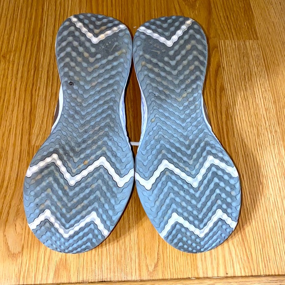 Nike Revolution, size 8.5, white and grey - Picture 4 of 4